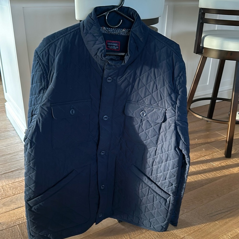 BRAND NEW.. without tags. Never worn. Untuckit quilted jacket. Size XL